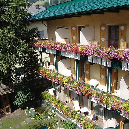 Hotel Cavallino Bianco - Weisses Roessl San Candido Ngoại thất bức ảnh