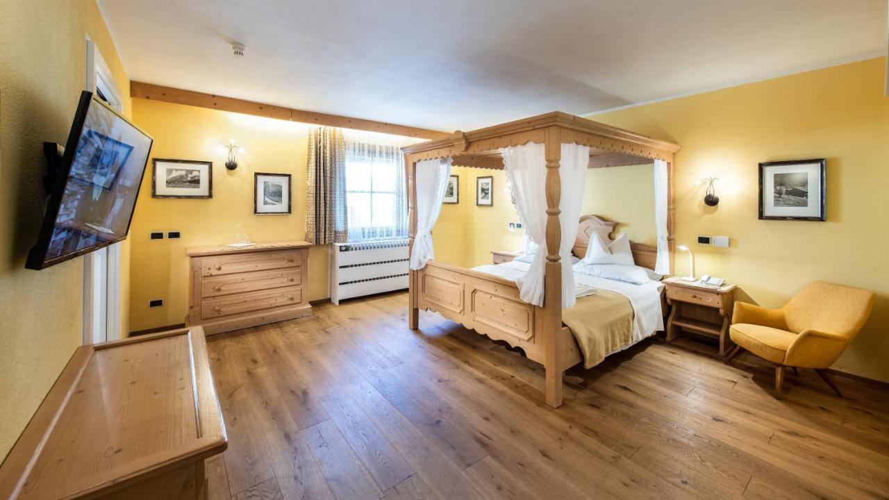 Hotel Cavallino Bianco - Weisses Roessl San Candido Ngoại thất bức ảnh