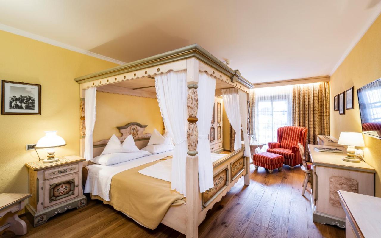 Hotel Cavallino Bianco - Weisses Roessl San Candido Ngoại thất bức ảnh