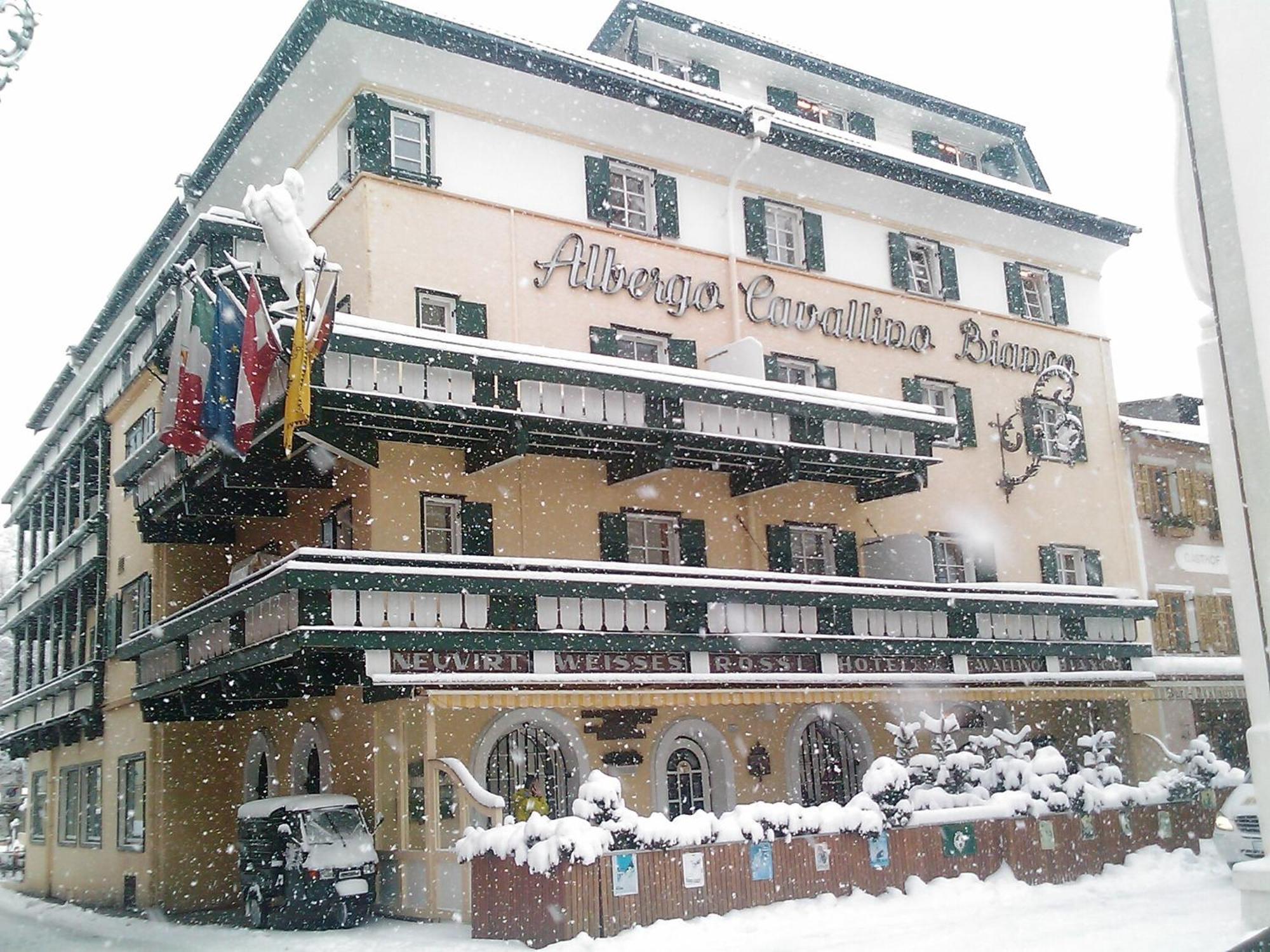 Hotel Cavallino Bianco - Weisses Roessl San Candido Ngoại thất bức ảnh