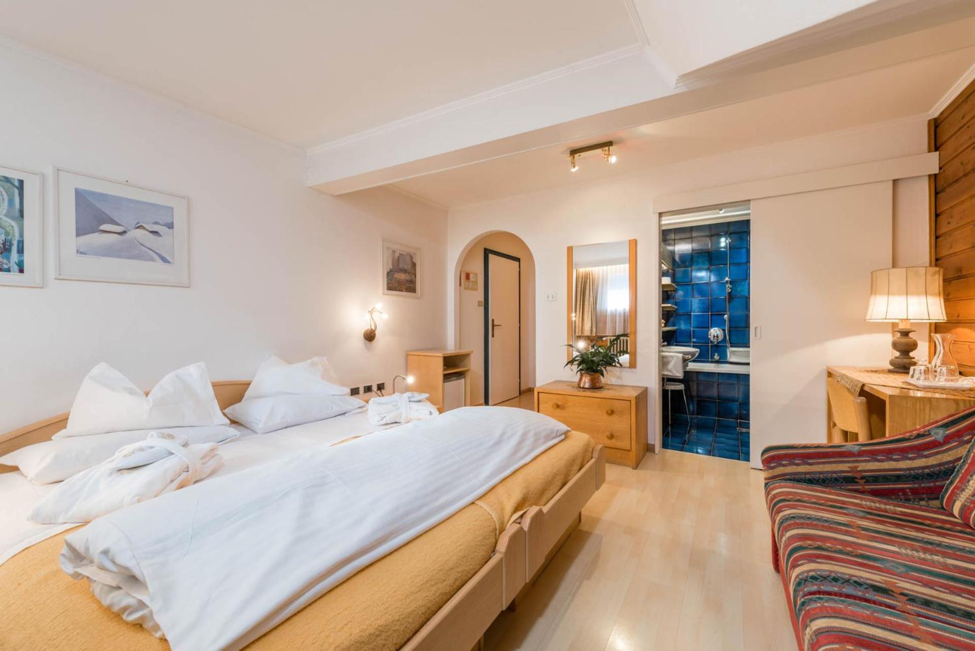 Hotel Cavallino Bianco - Weisses Roessl San Candido Ngoại thất bức ảnh