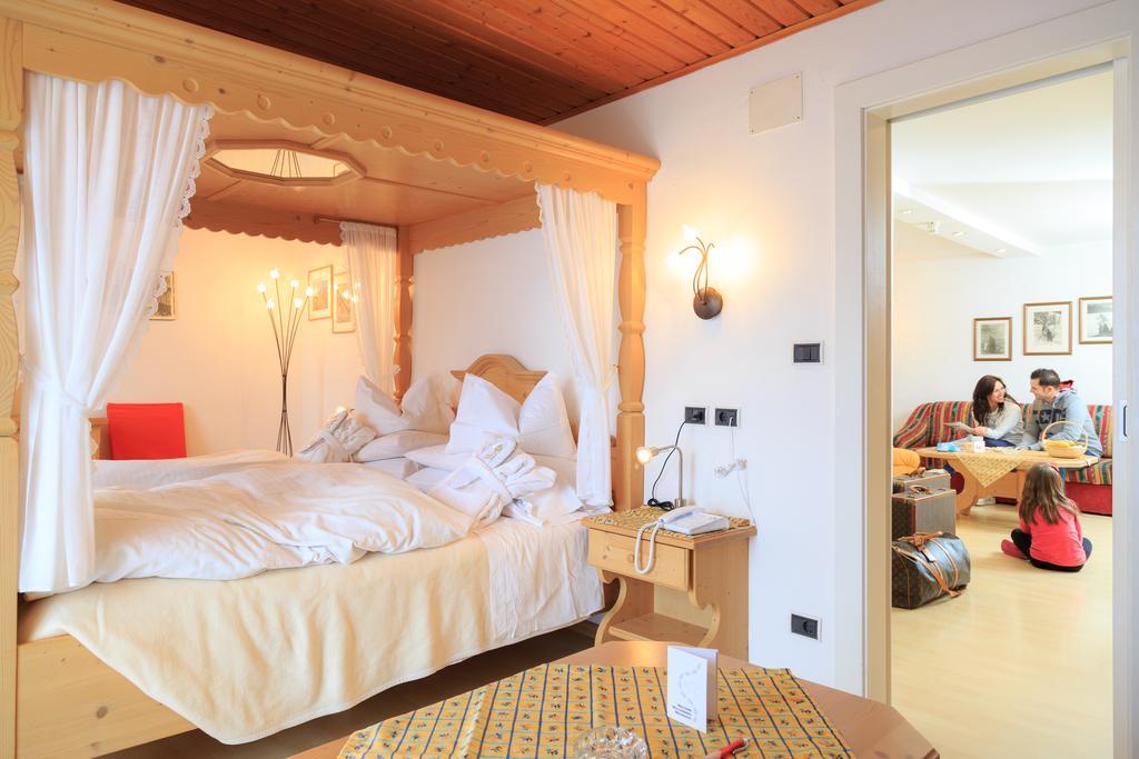 Hotel Cavallino Bianco - Weisses Roessl San Candido Ngoại thất bức ảnh