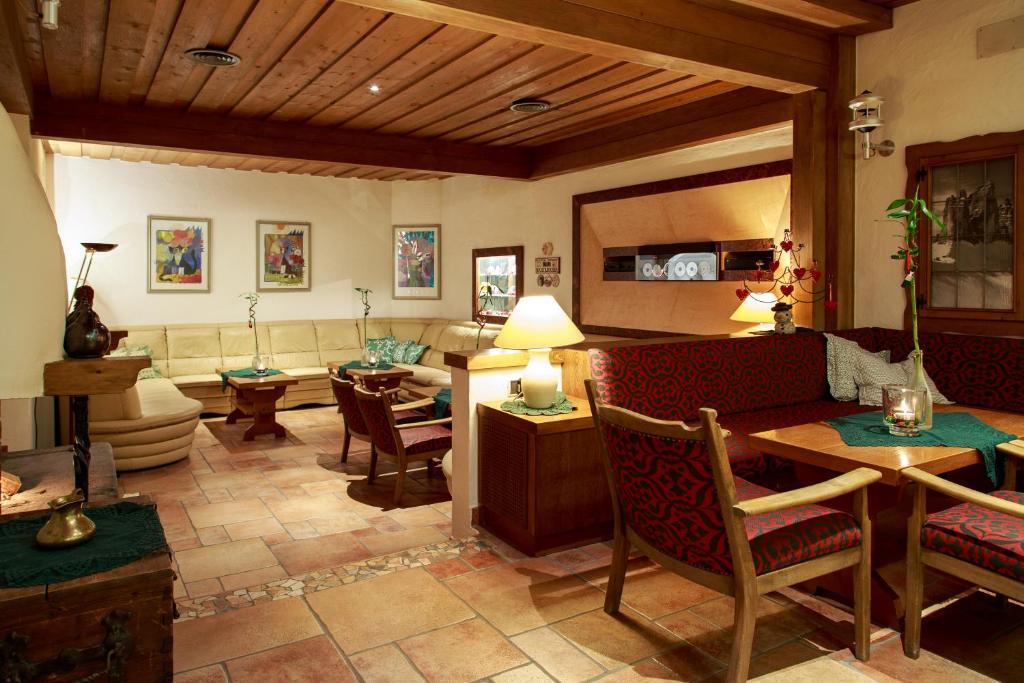 Hotel Cavallino Bianco - Weisses Roessl San Candido Ngoại thất bức ảnh