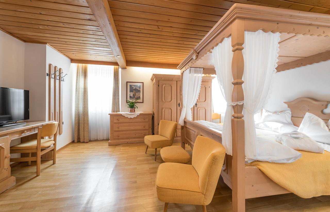 Hotel Cavallino Bianco - Weisses Roessl San Candido Ngoại thất bức ảnh